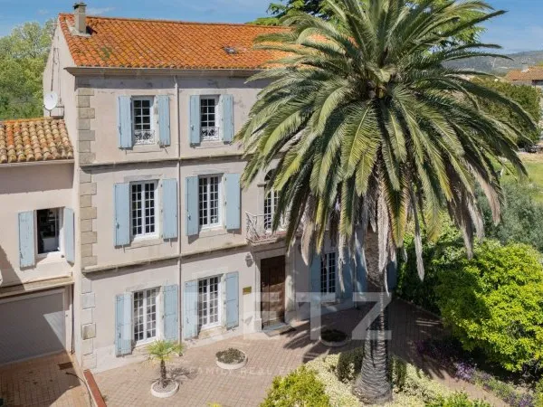 Maison de maître avec jardin arboré