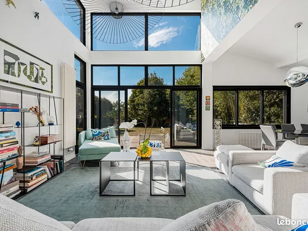 Maison 7 pièces 230 m²