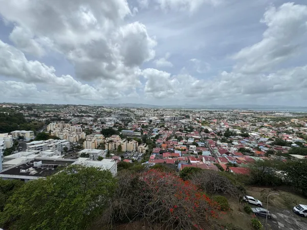 Vue incroyable avec potentiel locatif et parking