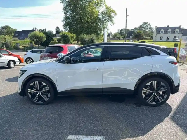 Renault Megane e-tech 220 ch autonomie confort gsr2 — photo 35