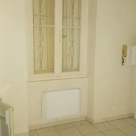 Petit cabinet professionnel idéal pour une activité indépendante - 11,18 m²