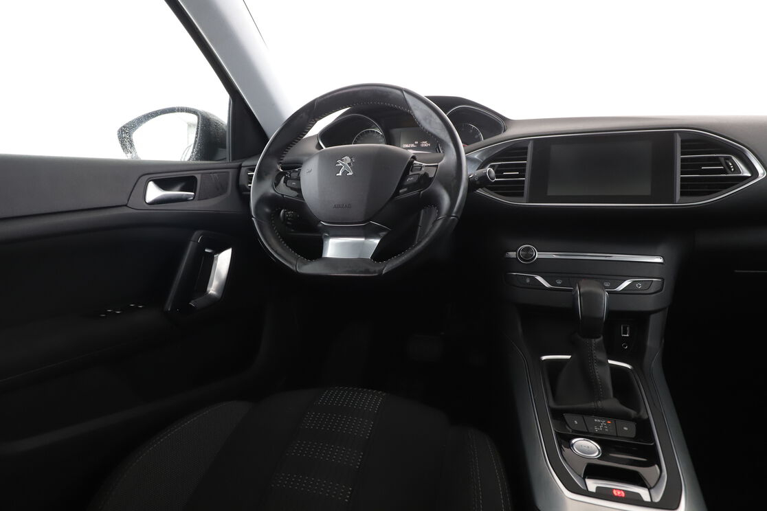 Peugeot 308 1.2 PureTech Allure EAT6 — photo 12