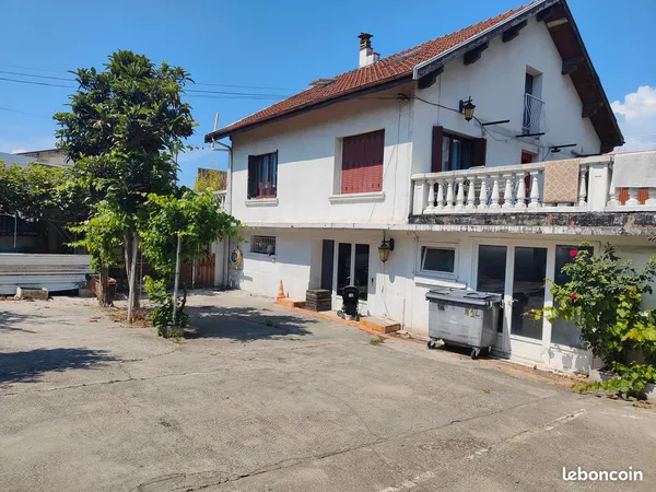 Maison idéal Investisseur divisée en 6 Lot (tout est loué)