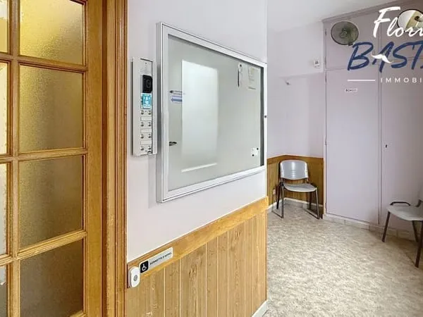 IMMEUBLE PROFESSIONNEL DE 250 M²  CABINET DE KINÉSITHÉRAPIE ÉQUIPÉ