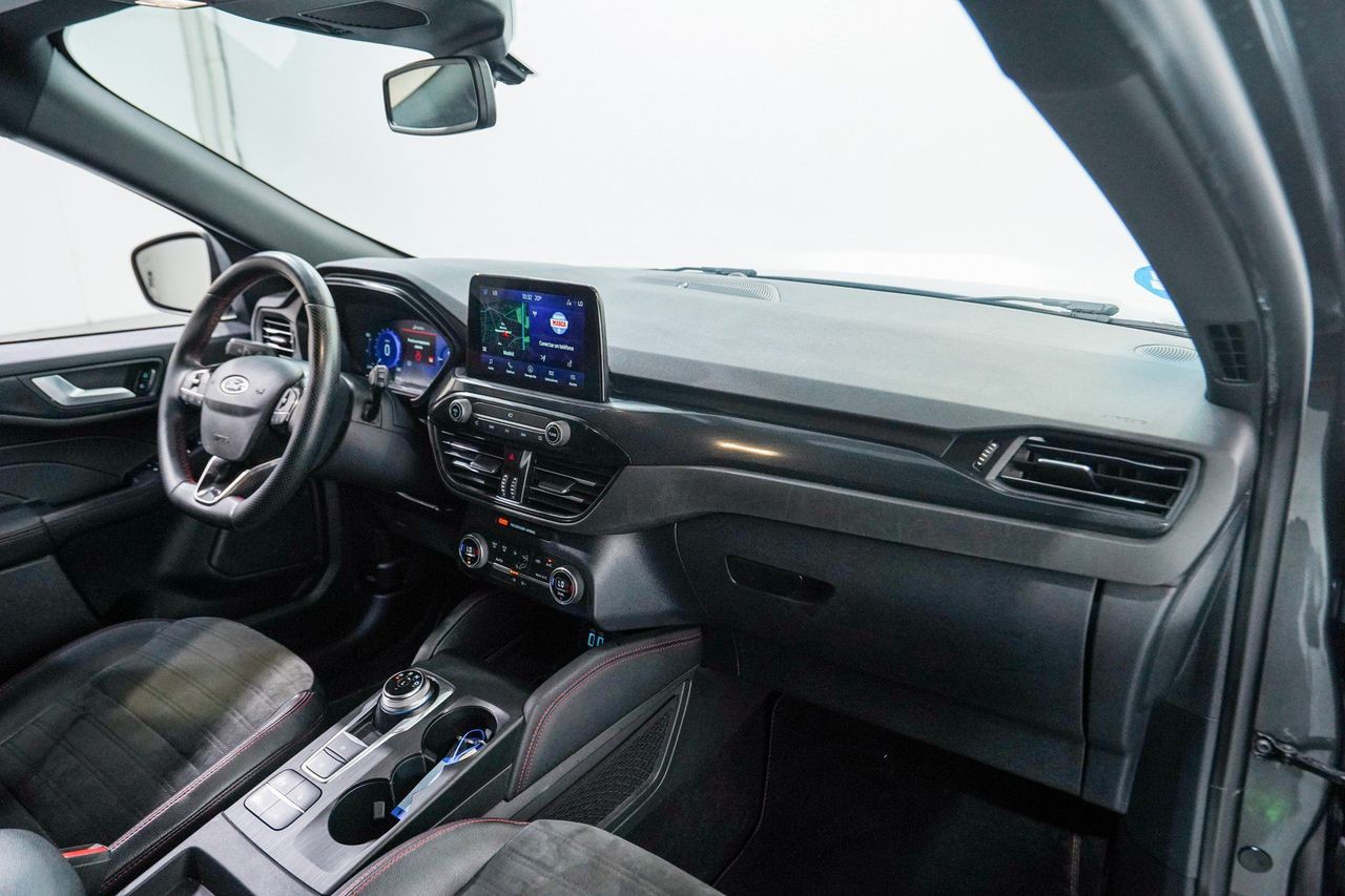 Ford Kuga — photo 32