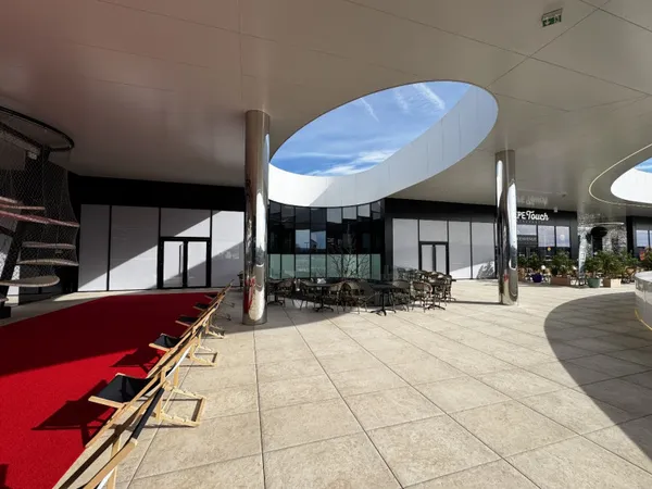 Local commercial 521 m²