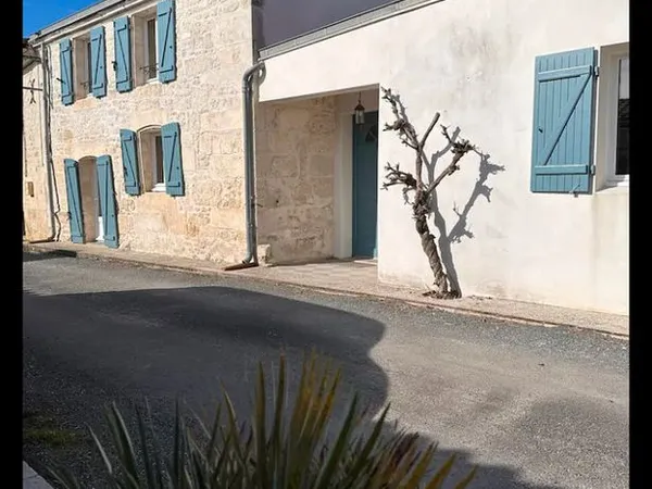Location meublée avec jardin proche Saintes 130m2