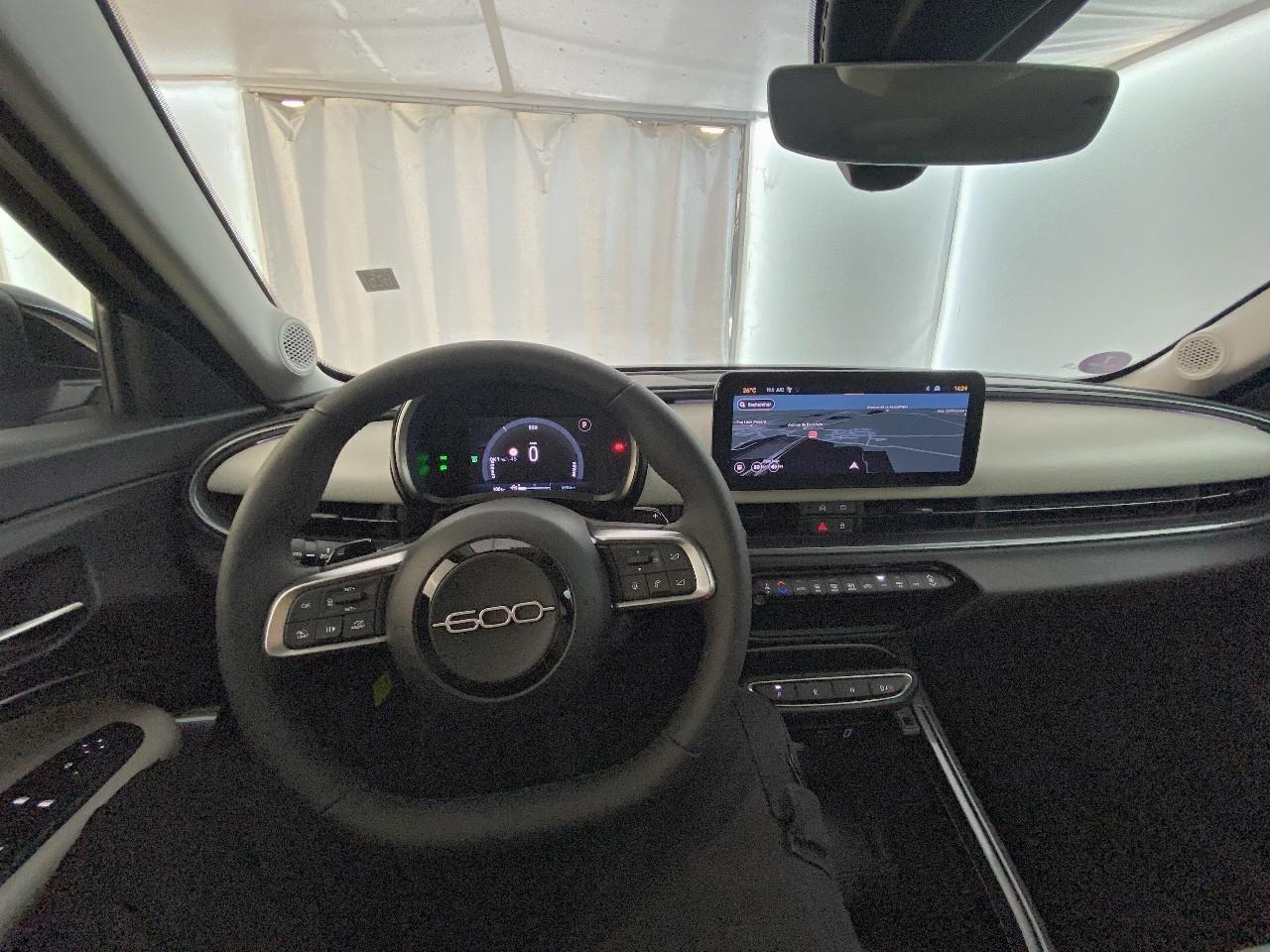 Fiat 600 t-gen 3 1.2 hybrid 145ch edct6 la prima — photo 12
