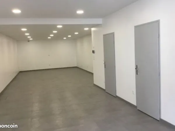 Loue local professionnel 80m2 proche Vauban - proximité des transports et commerce