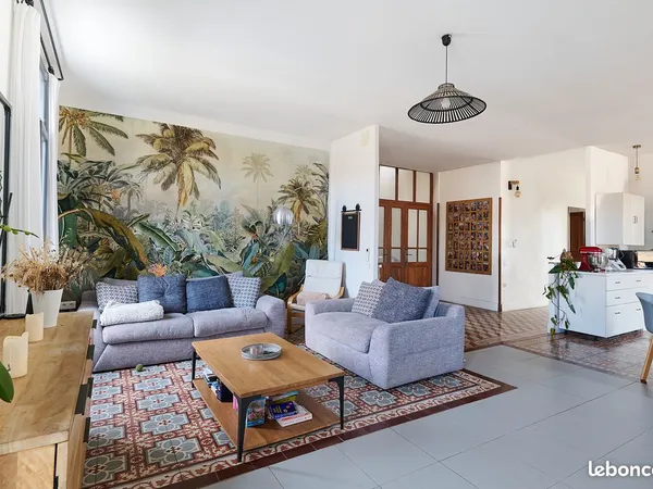 Maison 4 faces de 248m2 avec jardin