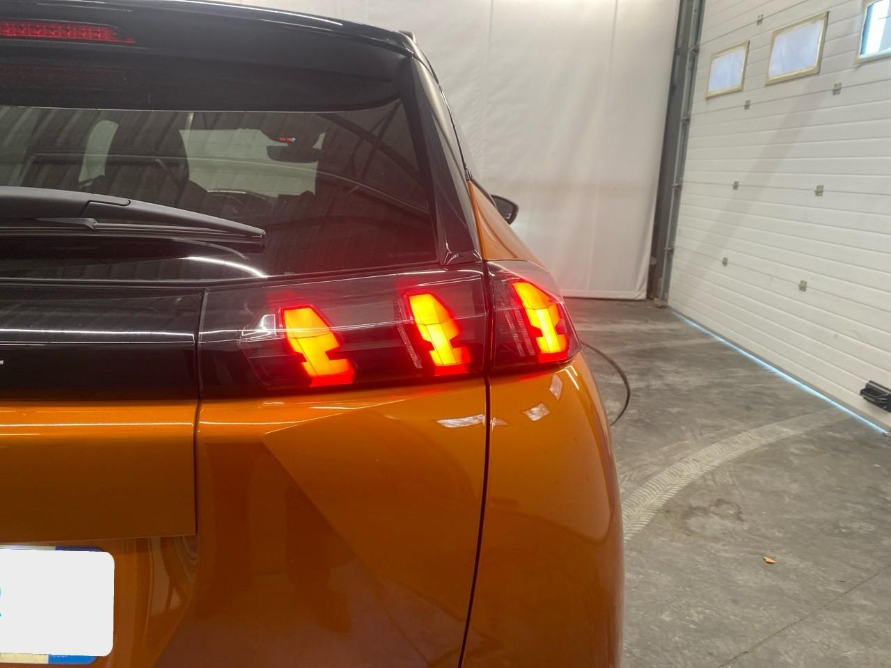 Peugeot 2008 puretech 130 s&s eat8 gt — photo 31