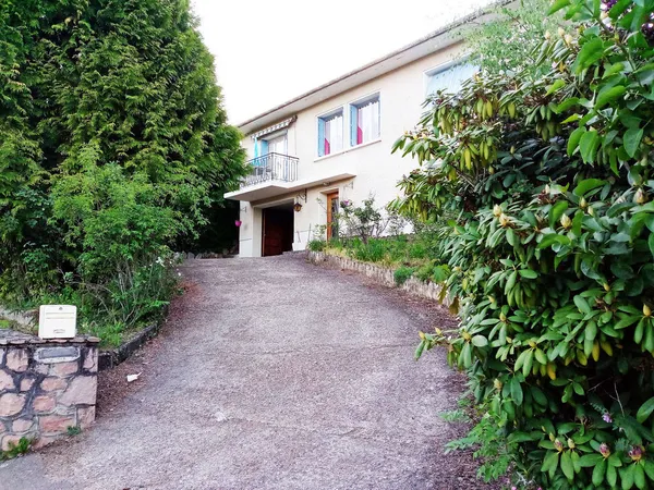 MAISON DE 2 ETAGES DE 110 M2 A COURS-LA-VILLE