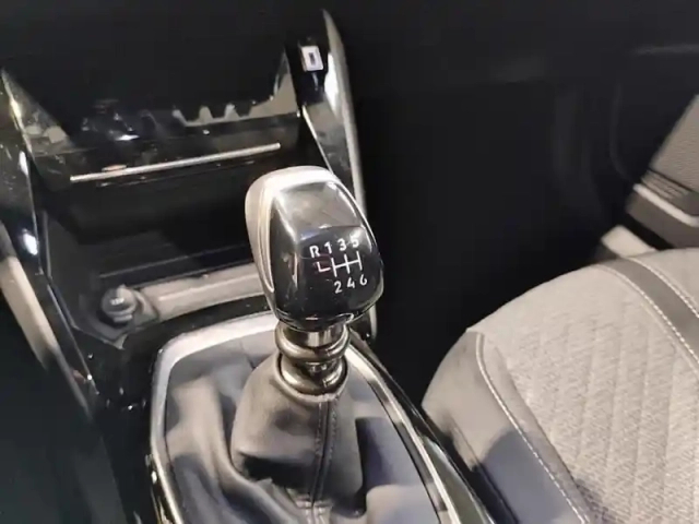 Peugeot 2008 puretech 100 s&amp;s bvm6 allure — photo 24