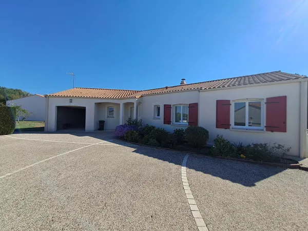 Plain-pied avec 6 piéces et piscine