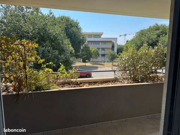 T3 récent quartier 7 Collines 1er étage calme et vue dégagée
