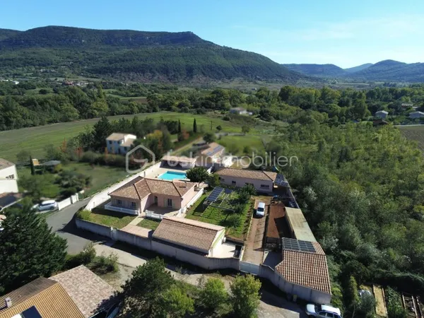 Maison 10 pièces 272 m²