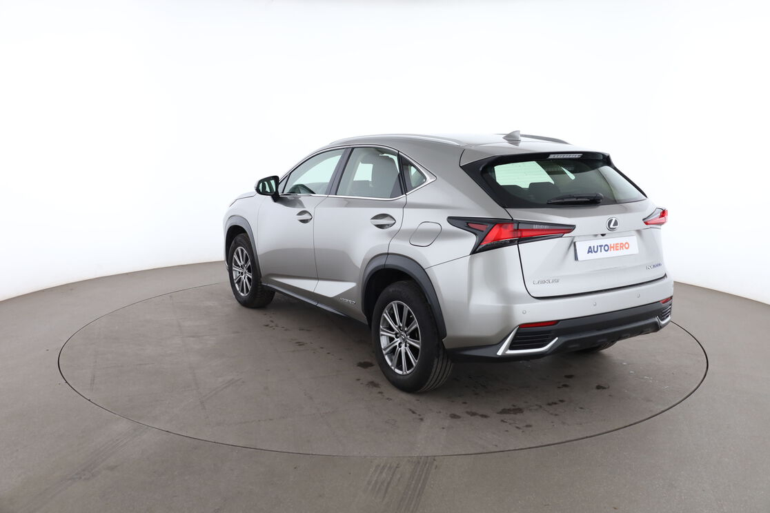Lexus NX-Serie 300h Business 2WD Auto — photo 3