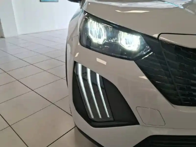 Peugeot 2008 hybrid 145 e-dcs6 — photo 16