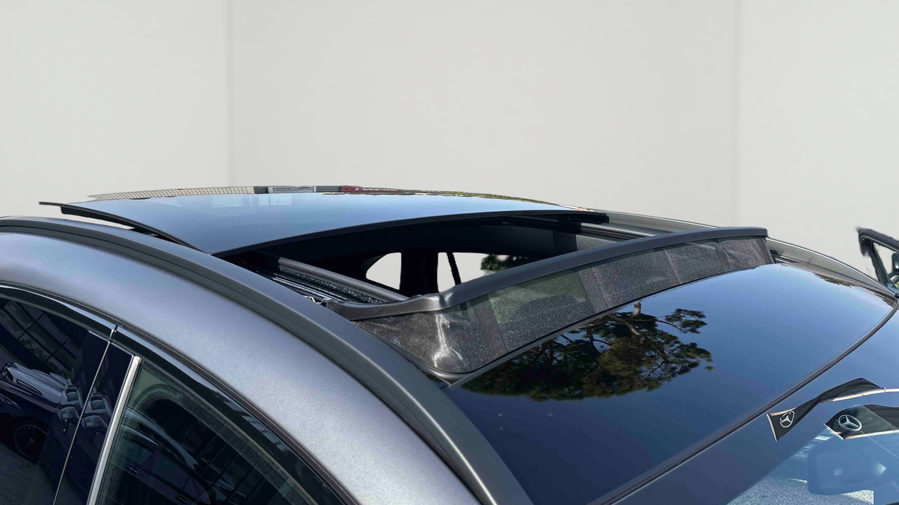 Mercedes EQA 300 4Matic — photo 21