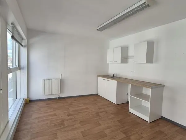 A LOUER - UN BUREAU DE 187m²