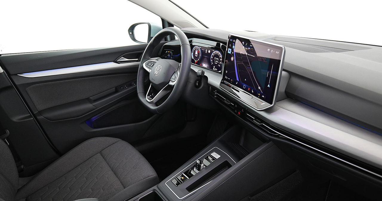 Volkswagen Golf 8 — photo 18