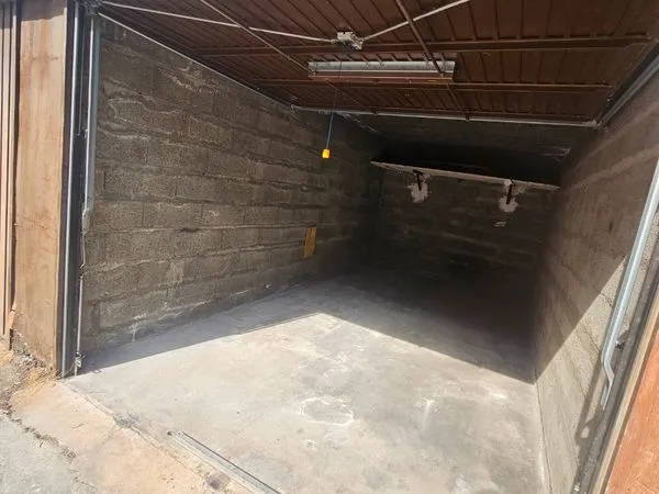 2 garages loués