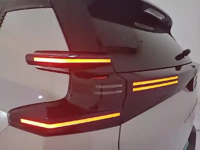 Citroën C5 Aircross hybride 145 ch e-dcs6 — photo 17