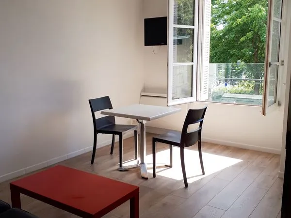 Studio meublé place de la gare