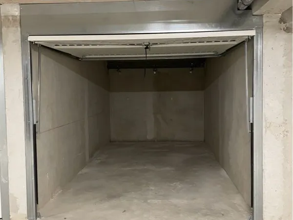 Garage box fermé 13m2 neuf