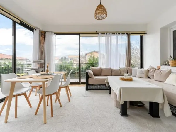 Vends maison - 226.85m² - 6 pièces, 4 chambres - Sainte-Consorce 69280