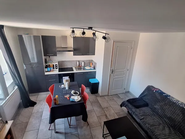 Immeuble 9 appartements , 14 garages et locaux commerciaux