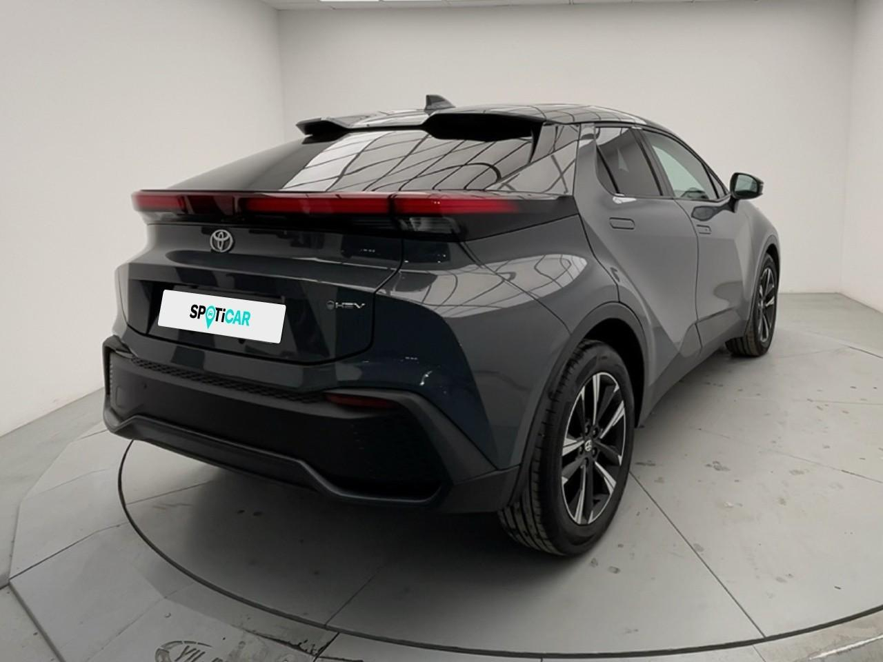 Toyota C-Hr hybride 140 design — photo 5
