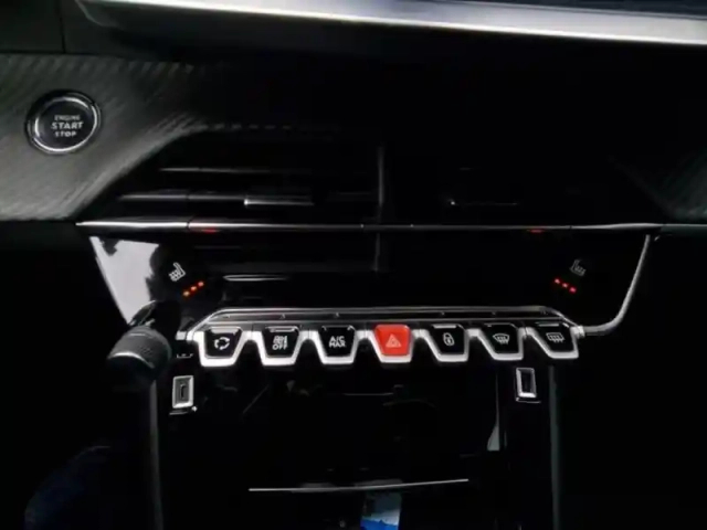 Peugeot 208 e- 136ch allure pack — photo 13