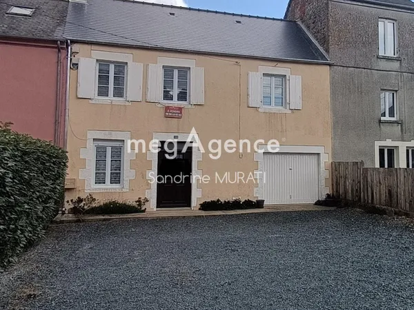 PRE EN PAIL - MAISON DE BOURG AVEC JARDIN