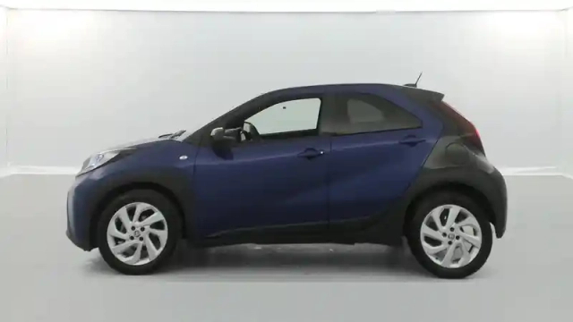 Toyota Aygo x 1.0 vvt-i 72 s-cvt — photo 2