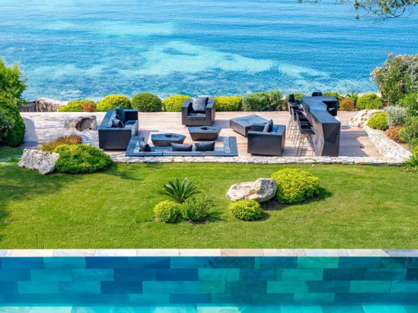 Location pieds dans l'eau à Cala Rossa