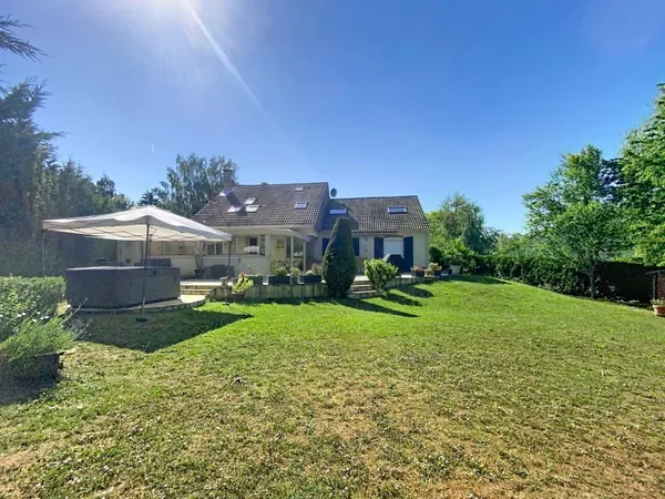 Maison 8 pièces 265 m²