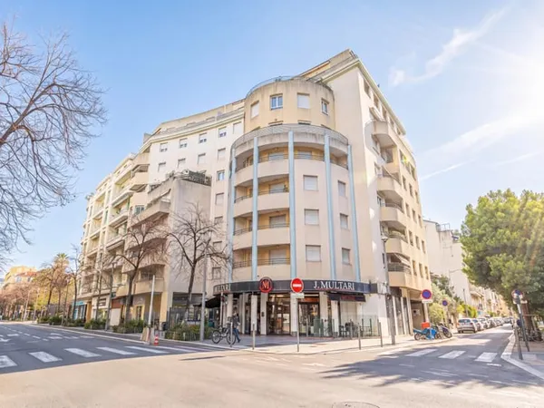 NICE CENTRE - 2 PIECES MEUBLEE QUARTIER BAS GAMBETTA