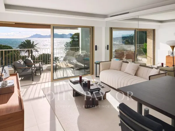 Croisette Appartement 3 pièces face à la mer