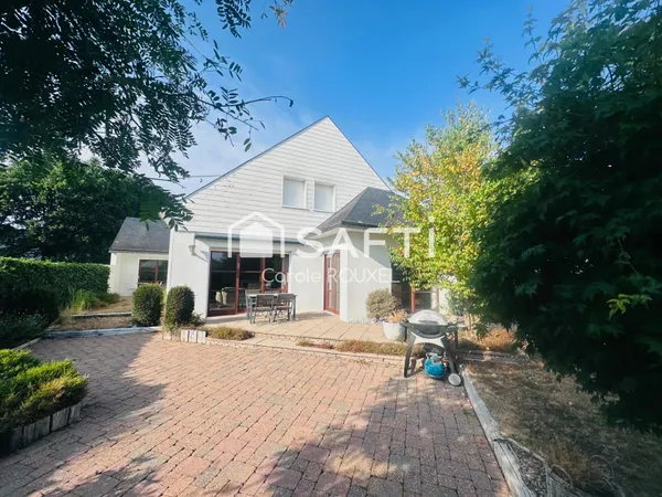 Maison d'env. 170M2 de 2003 sur 3 niveaux avec 5 chambres, 2 salles de bain, 2 wc, 1 garage, 1 buand