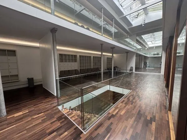 Bureau 372 m²