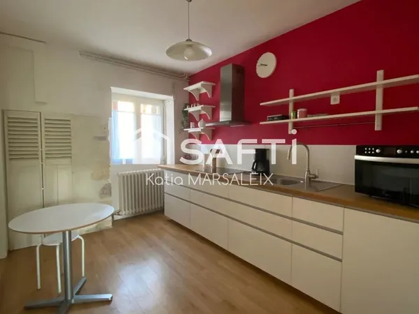 Maison d'habitation avec local professionnel