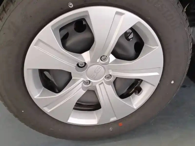 Dacia Sandero sce 65 — photo 33