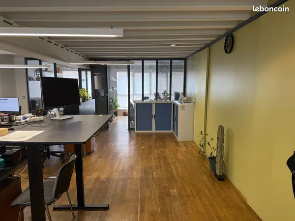 À louer Malakoff bureaux 98 m² meublés, équipés et climatisés