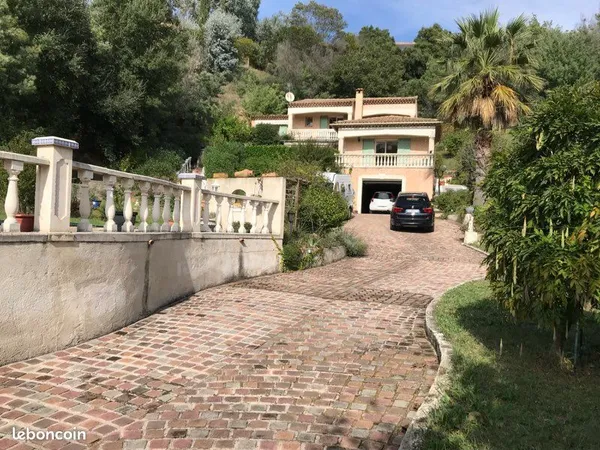 Exceptionnel Villa 280 m² - 7 pièces, plein sud, au calme, garage 110 m², parkings & terrasses