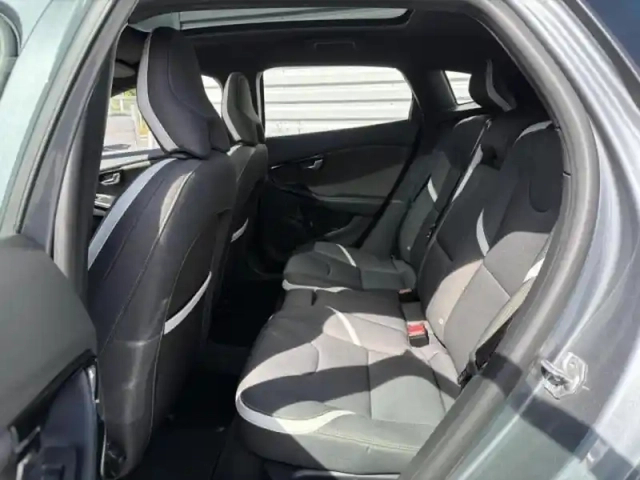 Volvo V40 t2 122ch signature edition geartronic — photo 7