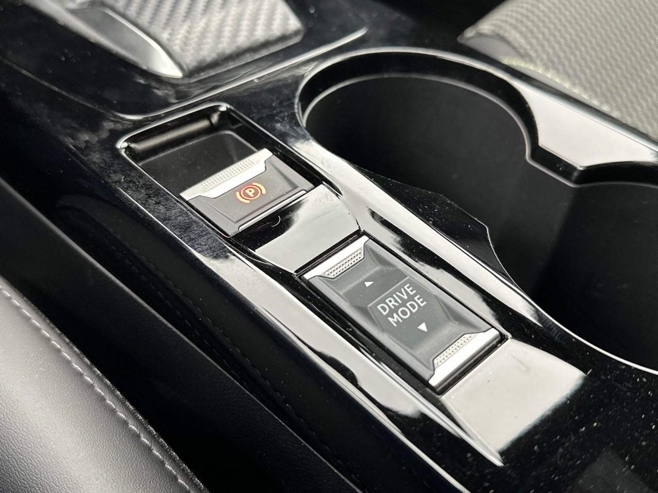 Peugeot 2008 hybrid 136 e-dcs6 gt — photo 32