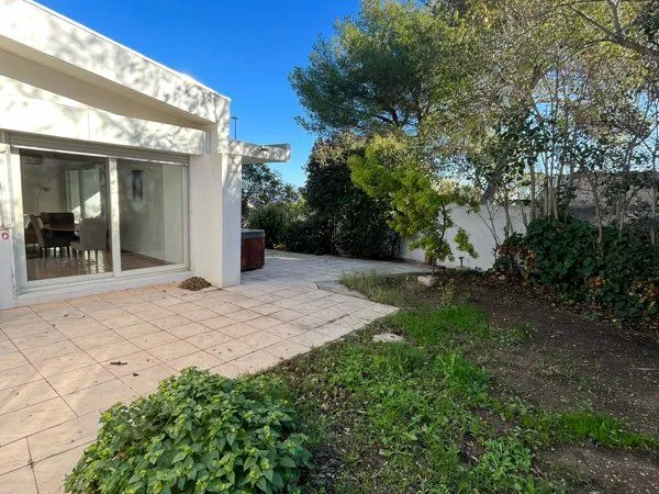 Villa T6 de plain-pied et grand jardin - Bail meublé