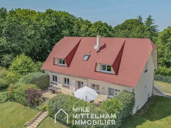 MAISON DE 1976 PARFAITEMENT AGENCÉE - IDÉALEMENT SITUÉE