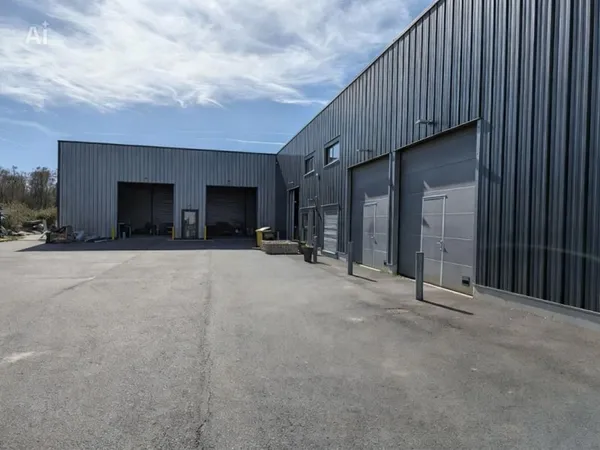 60100 CREIL - Entrepôt d'activité + Bureau + Parking
